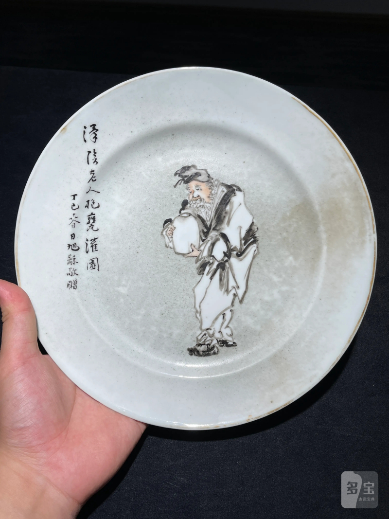 清代 黄慎风格墨彩踏雪寻梅图盘一对 - 图11